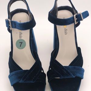 Size 7 navy blue sundial sandals